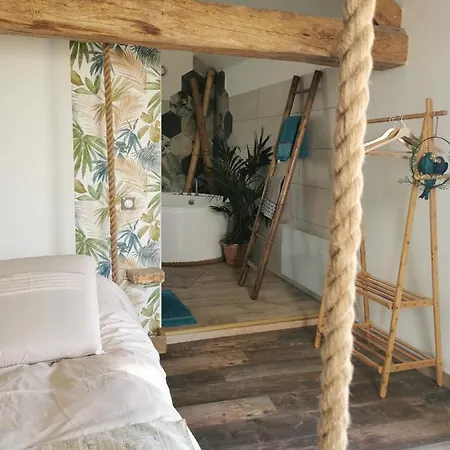 Oda ve Kahvaltı La Bulle Suspendue