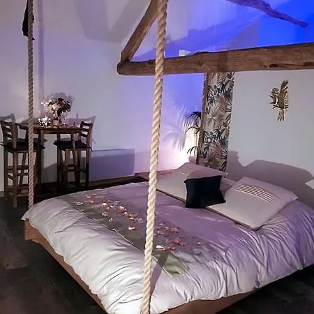 La Bulle Suspendue Bed & Breakfast 3*
