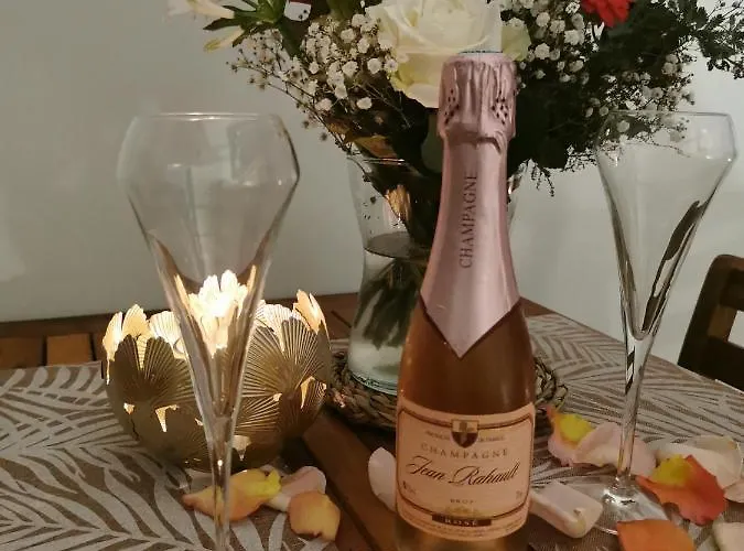 La Bulle Suspendue Couette-café Bassevelle